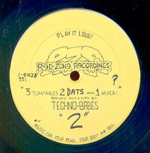 Techno-Babes - "2" : 3 Turntables 2 DATs And 1 Mixer!...