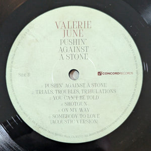 Valerie June - Pushin' Against A Stone