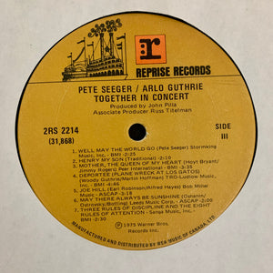 Pete Seeger & Arlo Guthrie - Pete Seeger & Arlo Guthrie Together In Concert - 1975