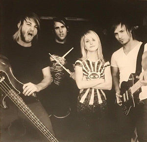 Paramore - Riot! - Quarantunes