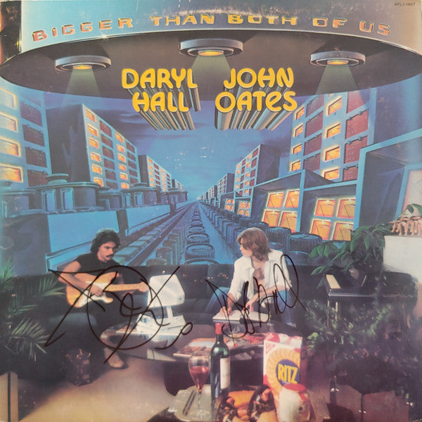 Daryl Hall & John Oates - Bigger Than Both Of Us