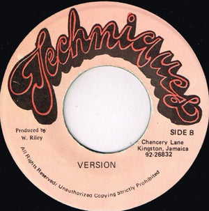 Gregory Isaacs - Loneliness Keeps Lingering -