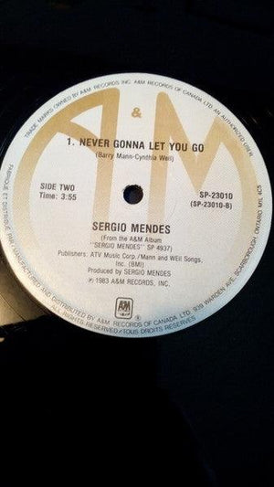 Sérgio Mendes - Voo Doo/Never Gonna Let You Go 1983 - Quarantunes
