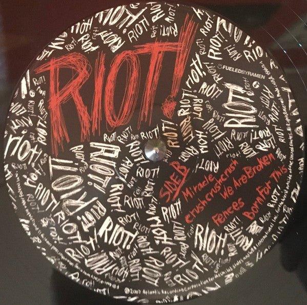 Paramore - Riot! - Quarantunes
